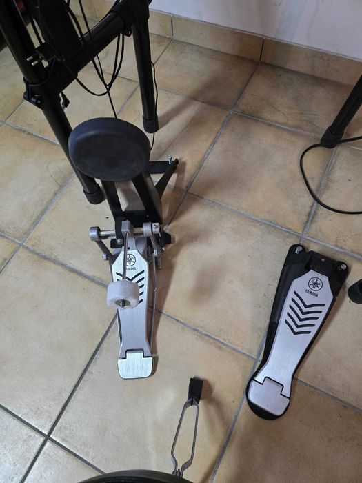 Yamaha Dtx452K e banco Pearl como nova