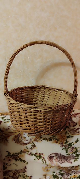 Плетеная корзина с лозы