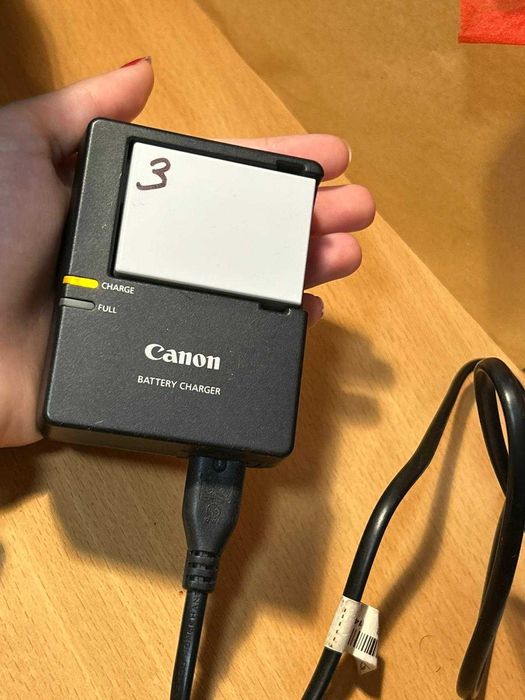 canon 700D com duas objectivas e quatro baterias