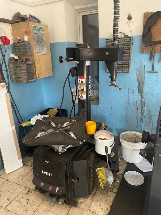 Обладнання для шиномонтажу станок монтажний та балансувальний