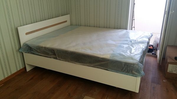 Белая глянцевая кровать двуспальная с подсветкой 160 Бьянко