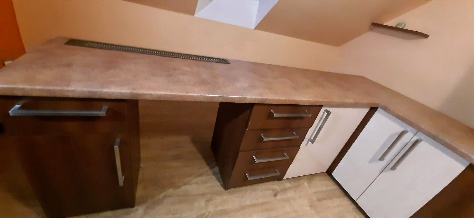 Duże biurko wytrzymałe i zadbane