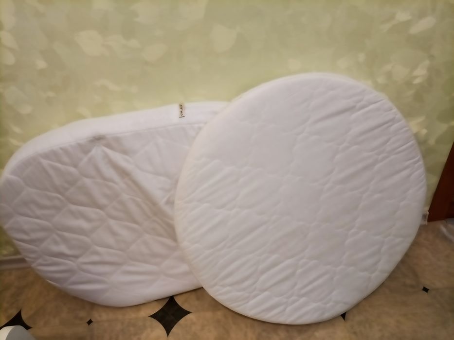 Продам 2 матрасика на круглую и овальную. кроватку.