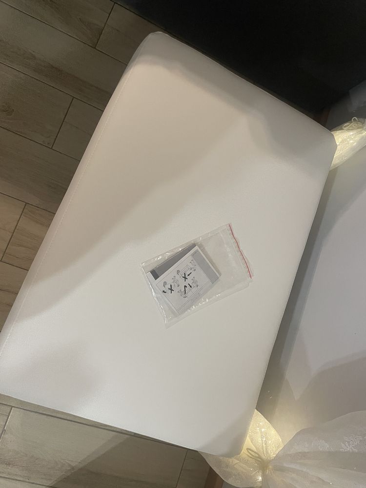 Pufa z ekoskóry eko skory biala sofa