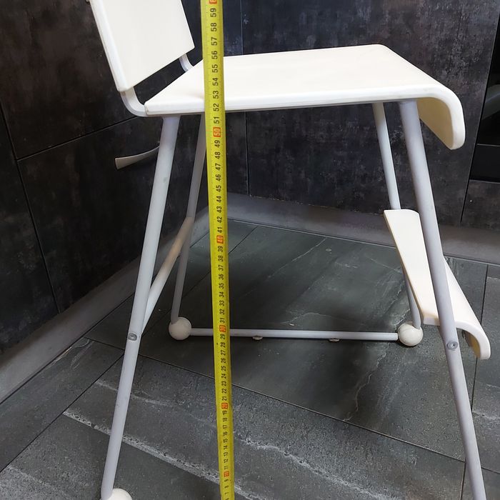 Ikea. Wysokie krzesełko dla dziecka z podnóżkiem