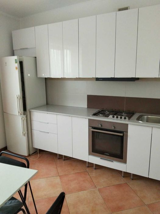 Продається двокімнатна  квартира в елітному районі.