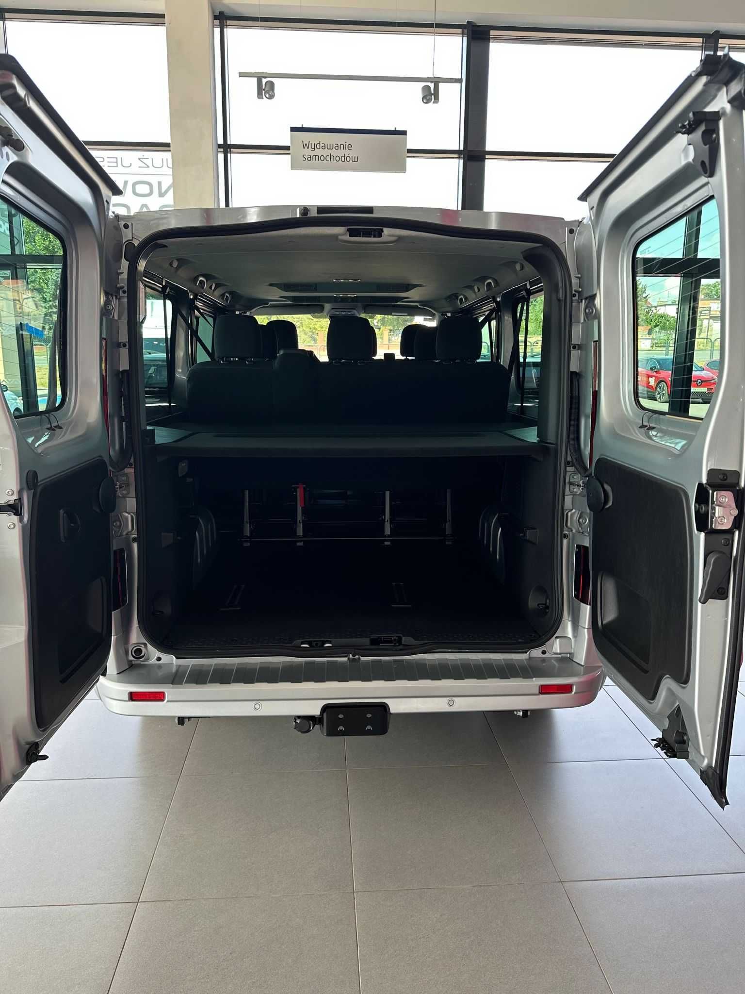 Wynajem busa Renault Trafic 9 os. auto nowe automat