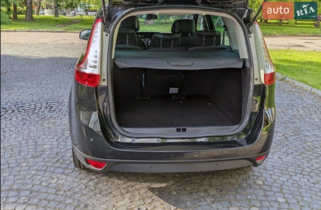 Продам Renault Grand Scenic комплектация BOSE в отличном состоянии !