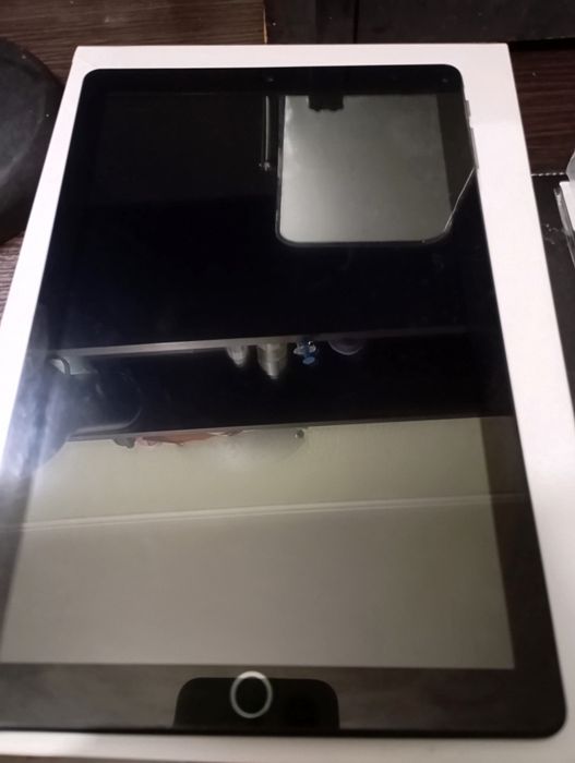 Планшет майже не користований