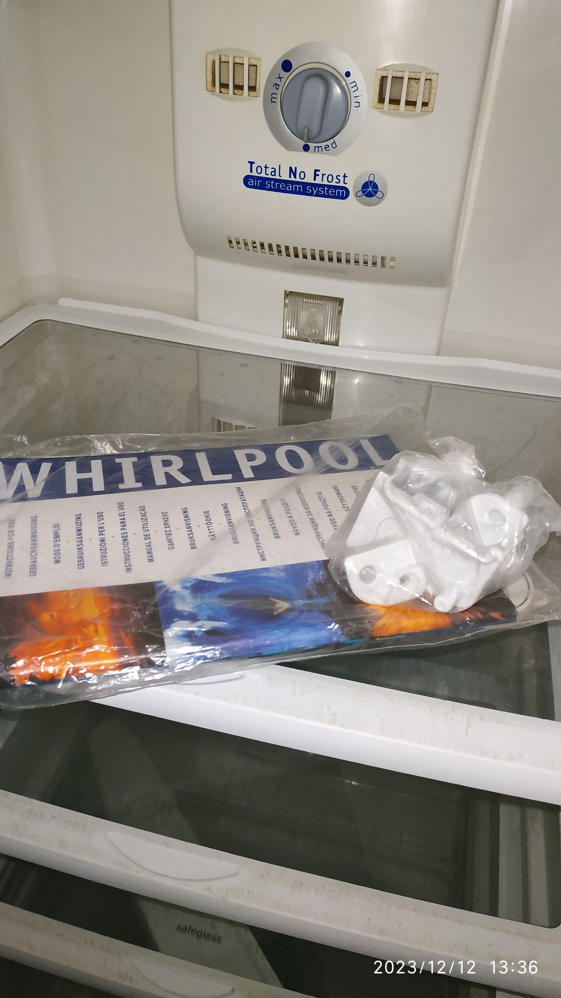 Холодильник Whirlpool модель ARC 4020 WP