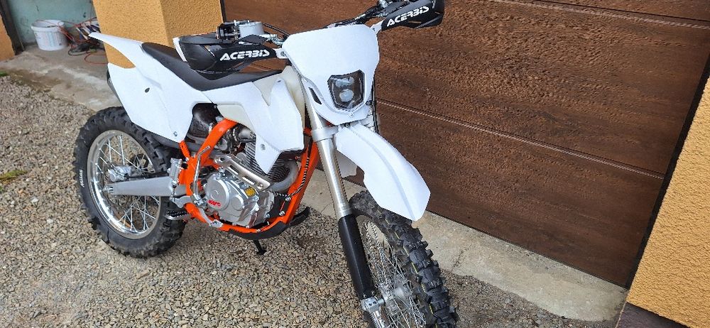 Kayo K2 Enduro 250 cm³ 2024, 45 mth, jak nowy + ProTaper, Mitas