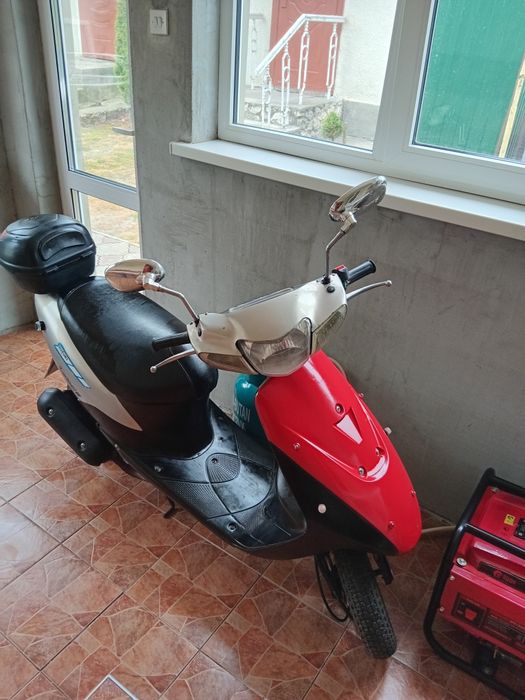 Продаєтьс скутер сузукі лекст 2,з ерестрацією в мрео,номерним знаком