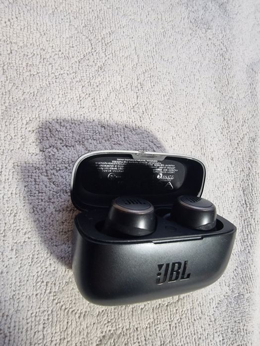 Sluchawki Bluetooth Jbl live 300 tws stan idealny