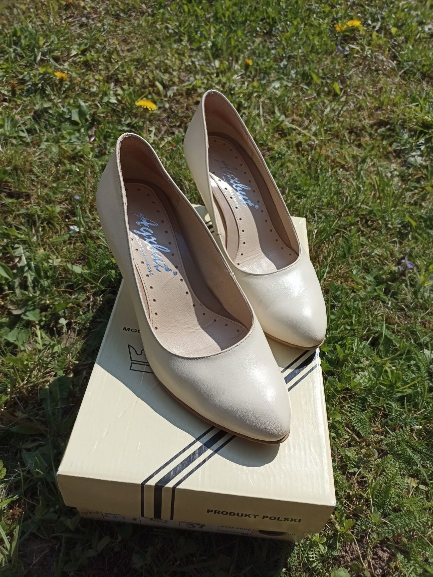 Beżowe szpilki obcas eleganckie buty r 37 skóra naturalna polska produ
