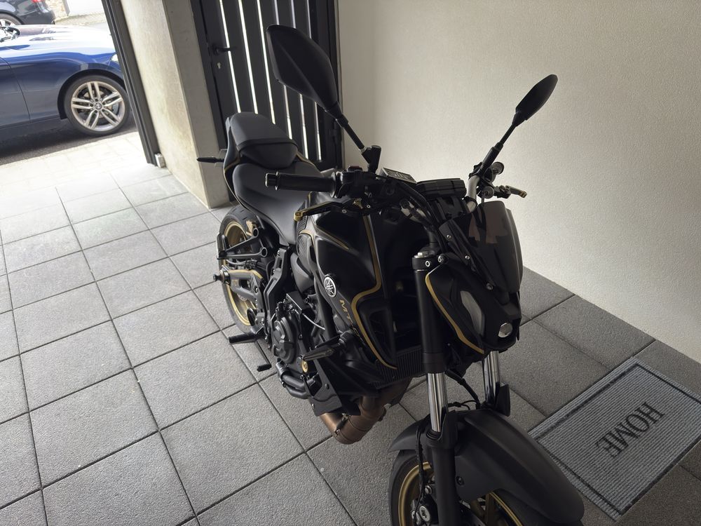 Yamaha mt-07 akrapovic