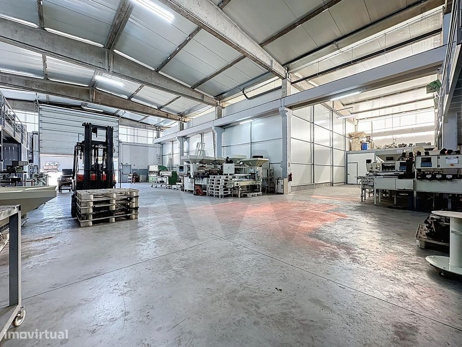 Pavilhão Industrial / Armazém