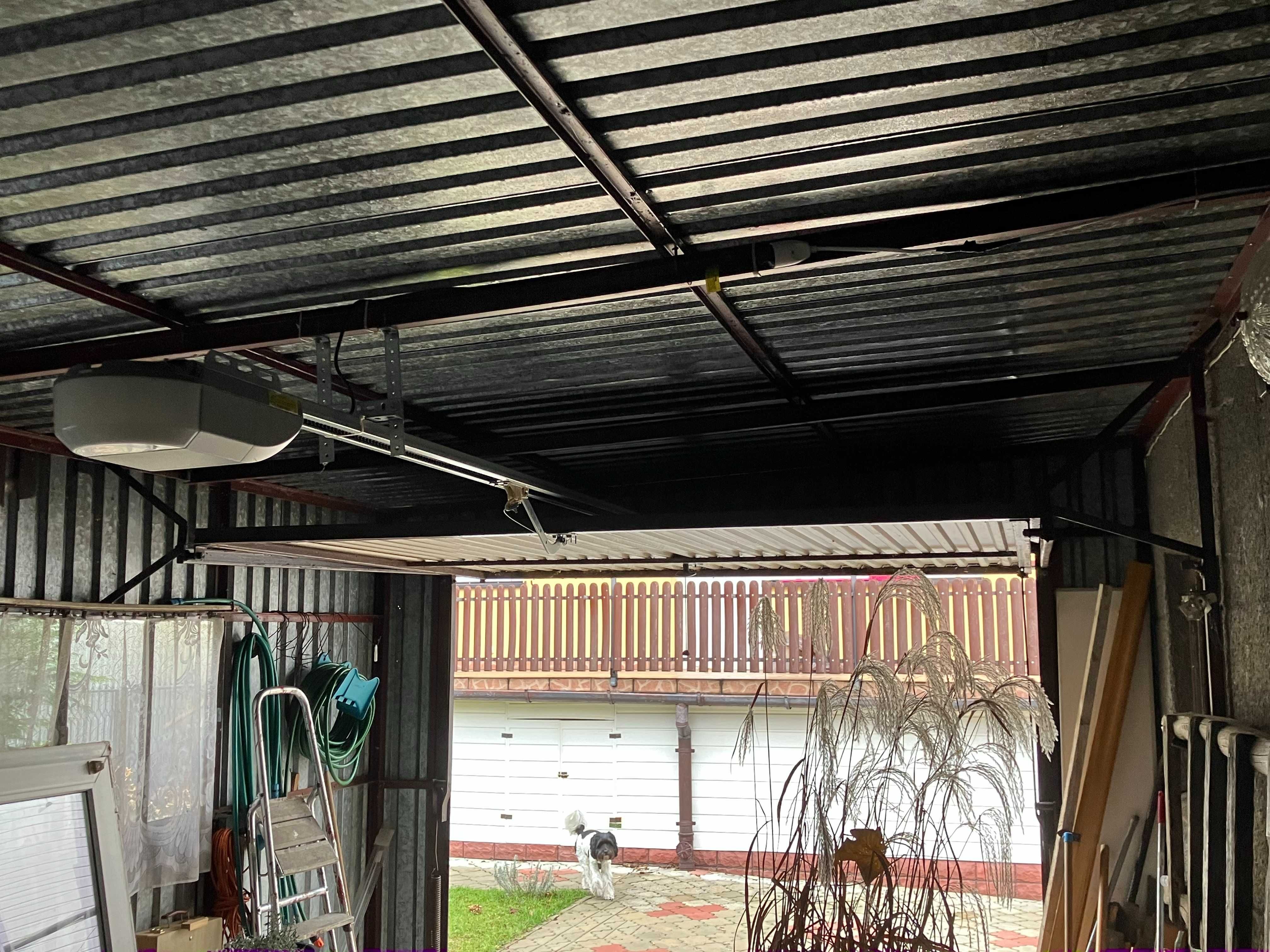 Garaż metalowy 3 x 5,6 m z bramą uchylną na pilota