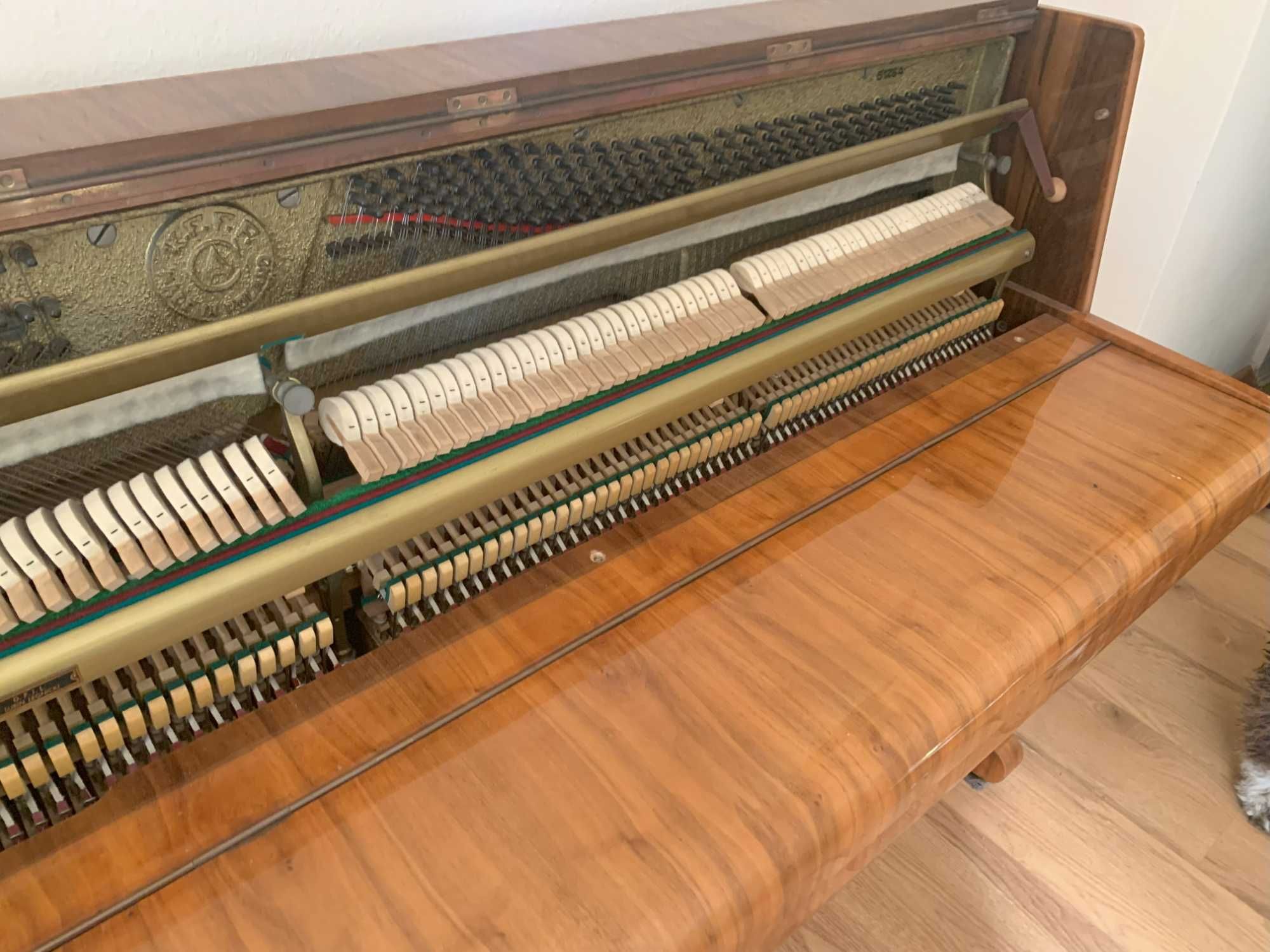 Pianino Calisia. Płyta metalowa. Początek lat 70-tych. Stan b. dobry