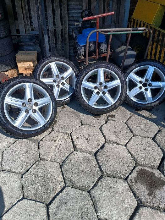 Felgi wraz z oponami audi  wielosezonowe 17