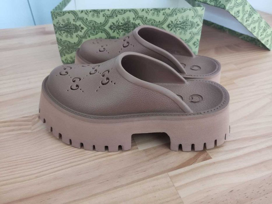 Gucci Buty, sandaly, Klapki od reki