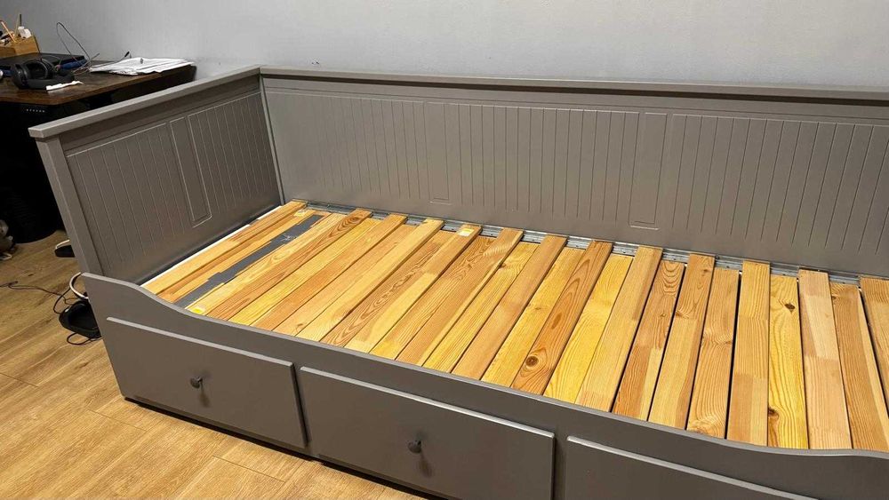 Szara rama łóżko HERMES IKEA