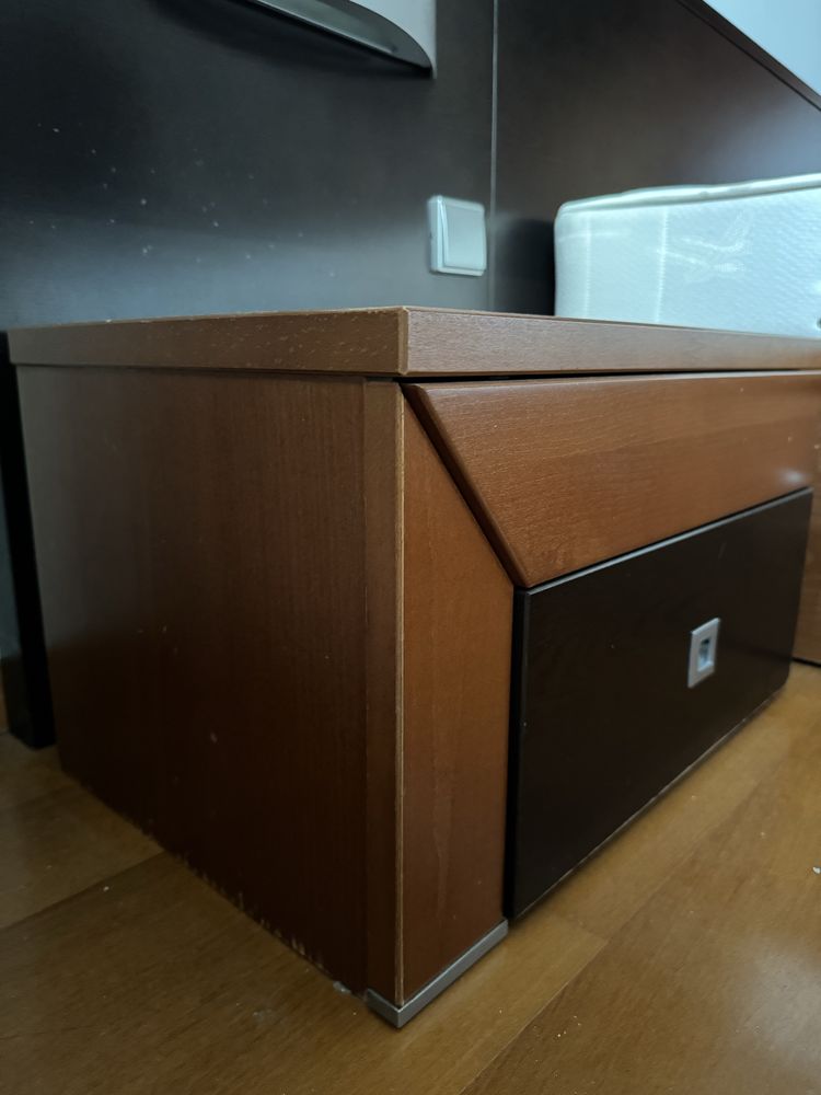 Conjunto de Mesinhas de Cabeceira