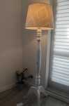 Lampa podłogowa drewniana