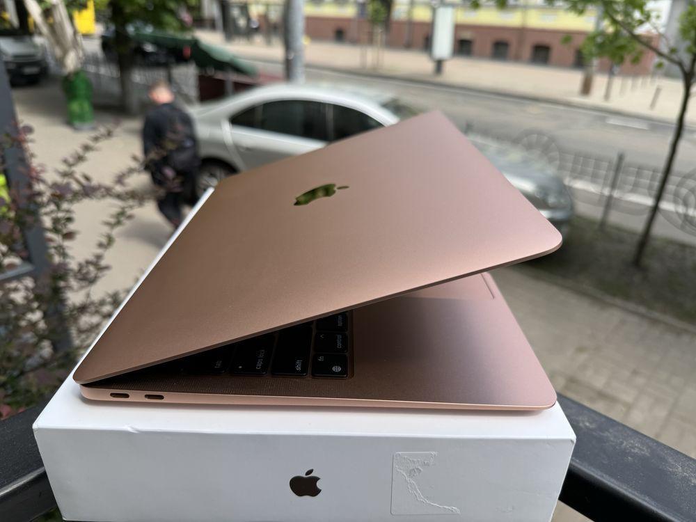 MacBook Air M1 8/256gb ідеал на гарантії apple care