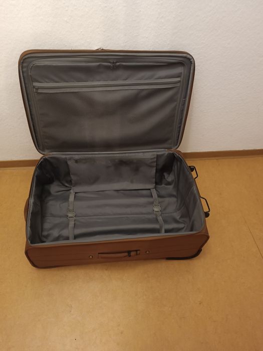 Чемодан большой размер L -72 см