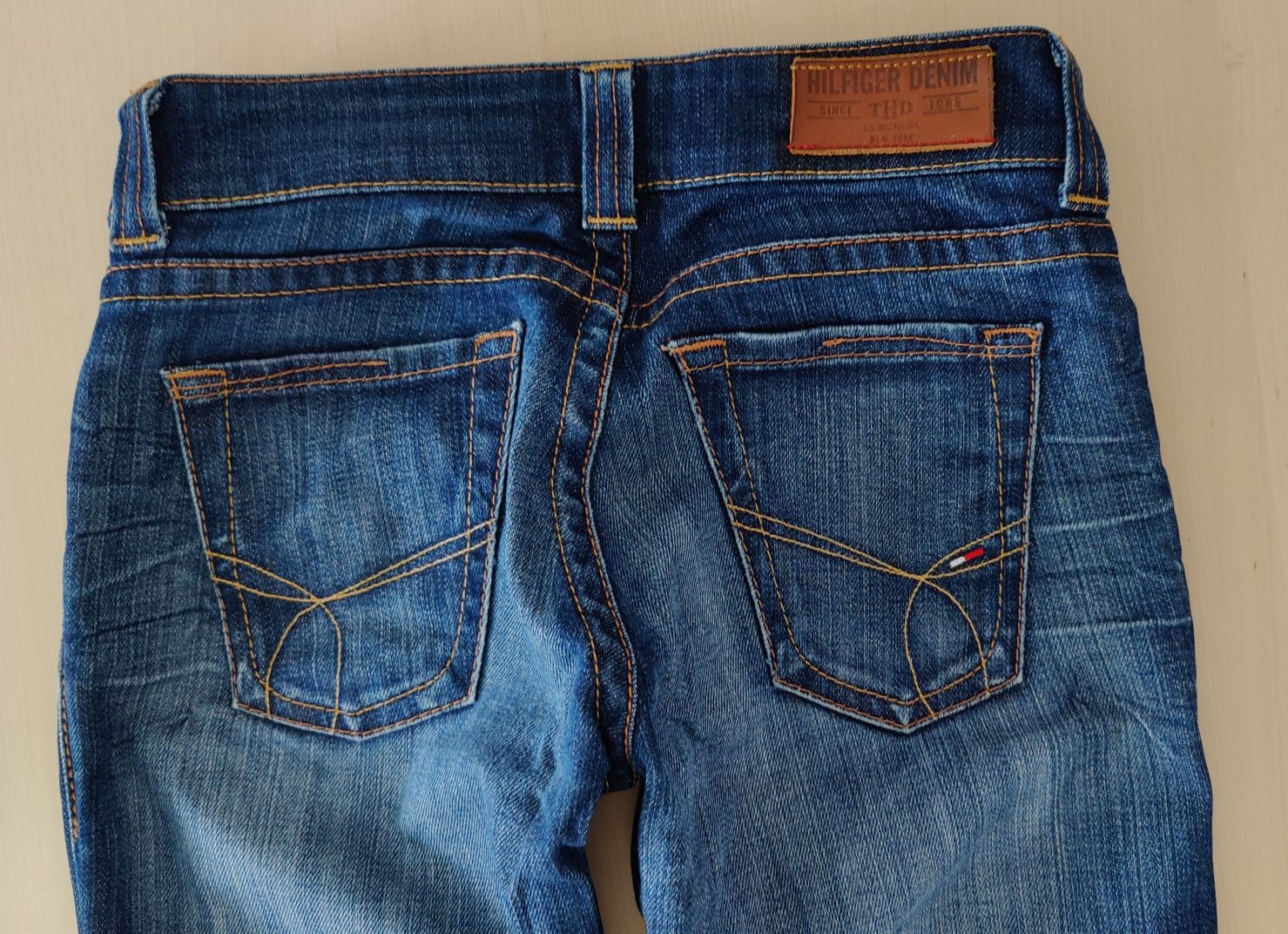 Spodnie damskie, dżinsy, jeansy; 36/8/S; Tommy Hilfiger; niebieskie
Ro