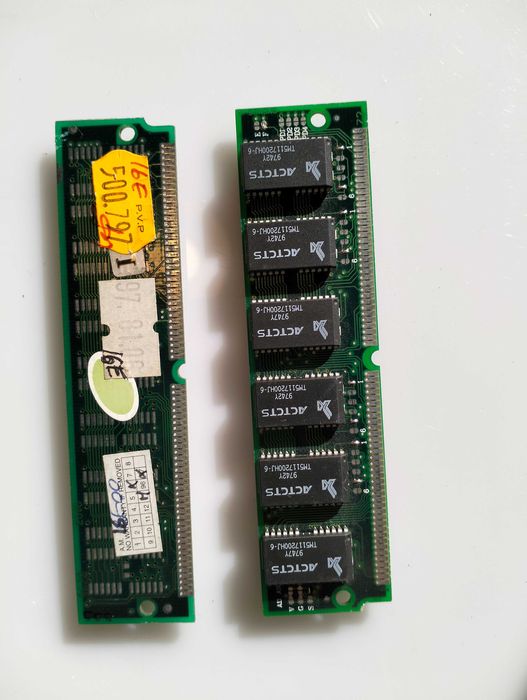 2 Memórias Ram e uma placa de Rede