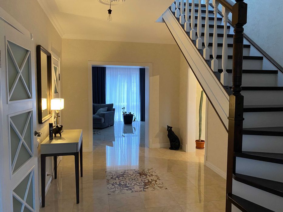 Мятна 10, Жуляни, продам будинок в котеджному містечку