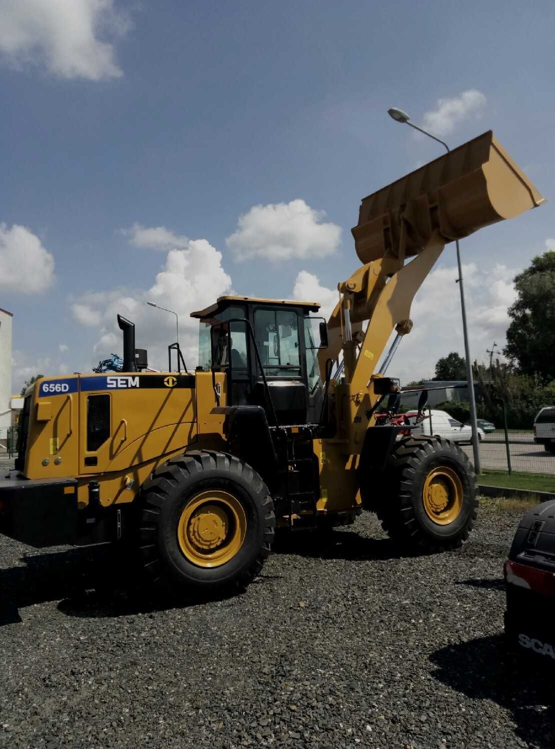 Фронтальний Навантажувач SEM 656D HL новий в Наявності