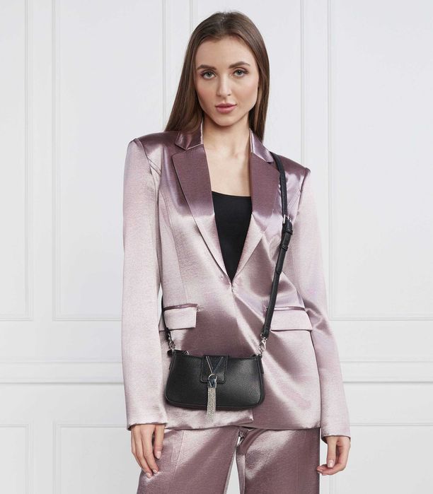 Nowa torebka Valentino — elegancka, funkcjonalna, z paskiem