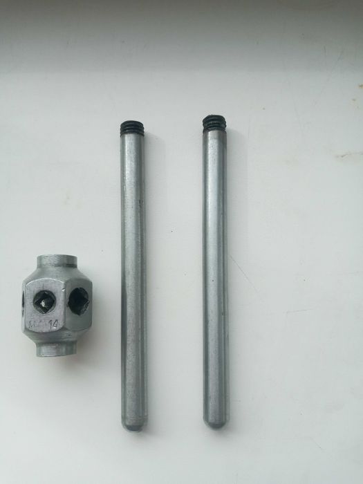 Ключ=вороток  держатель мечиков разных размеров 90 годы