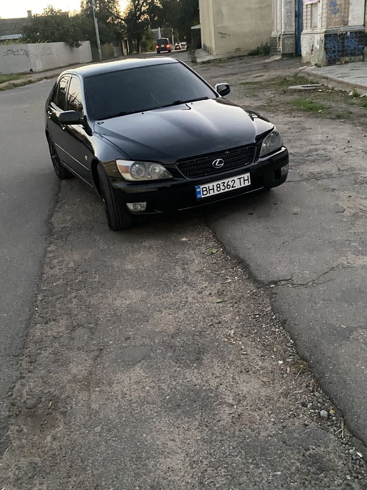 Lexus is 200 1999 2.0