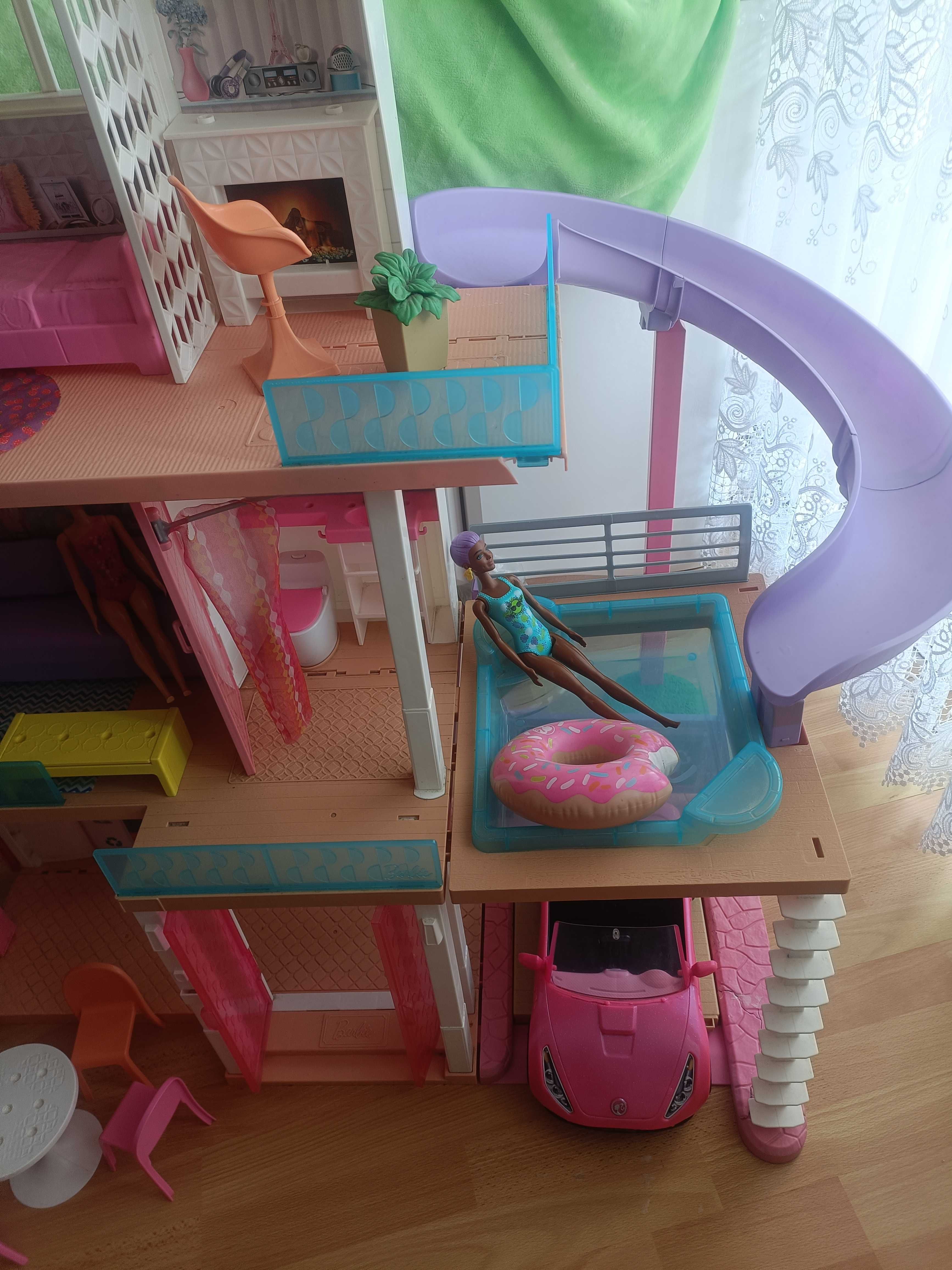 Domek dla lalek Barbie z basenem i windą