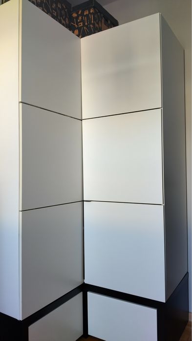 Szafa narożna z podestem