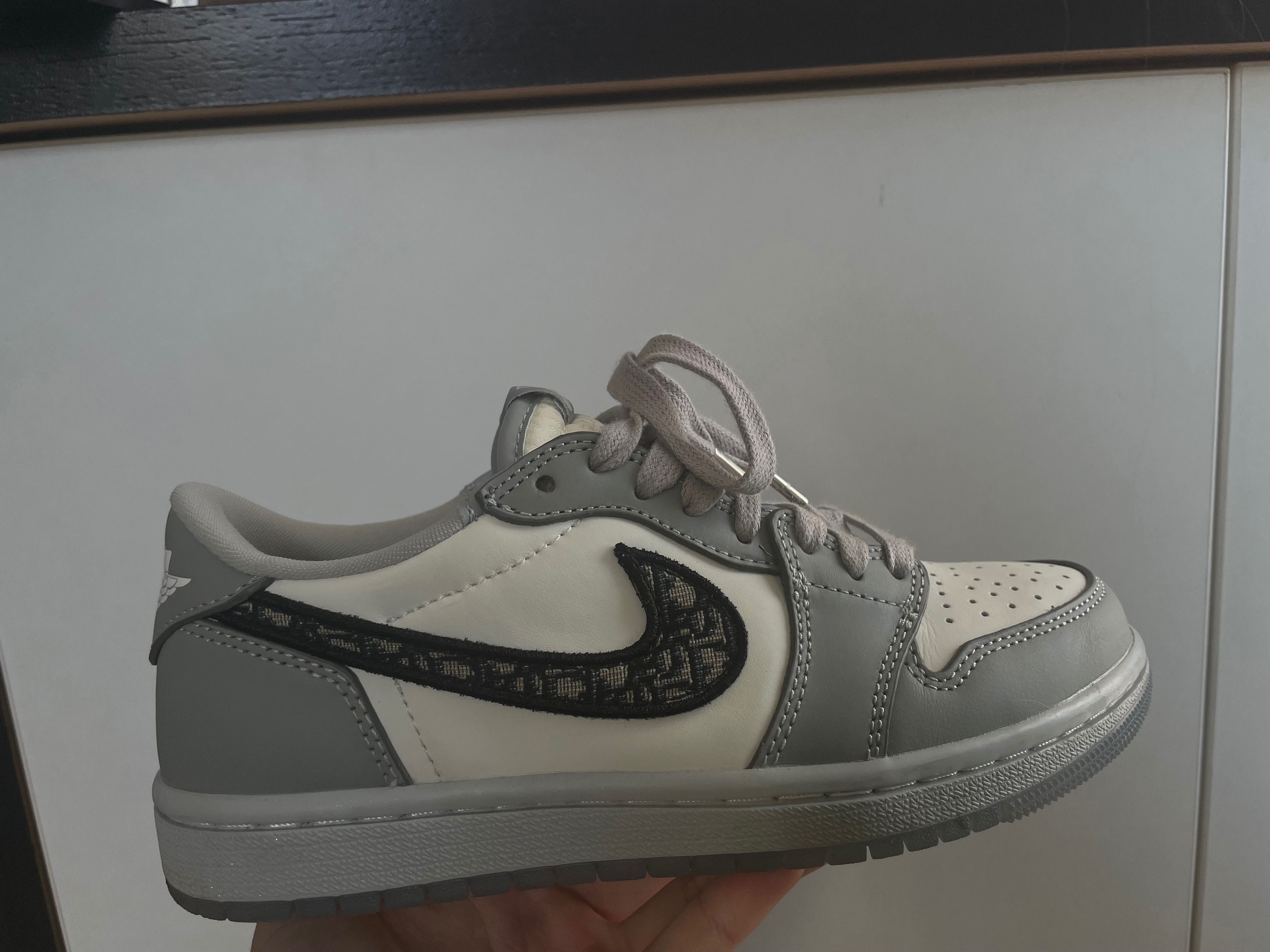Dior jordan low.