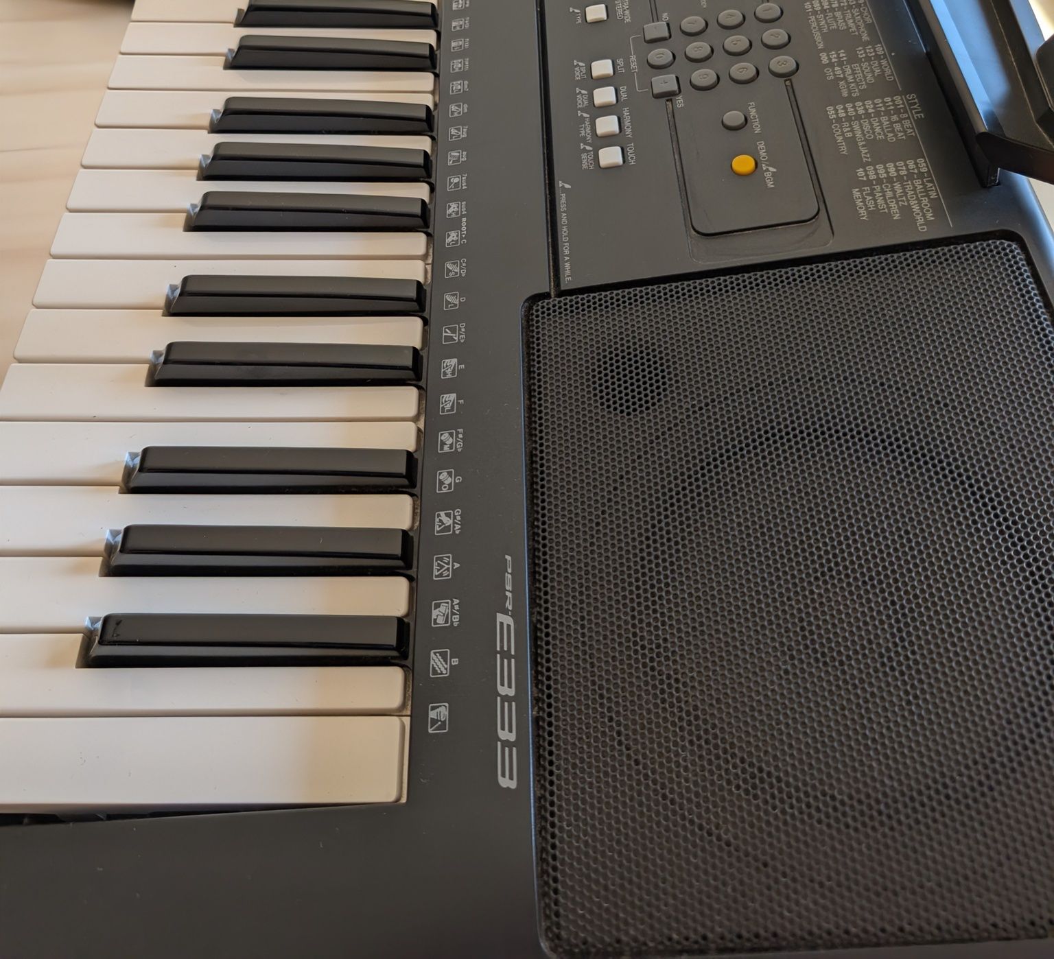 Teclado Yamaha PSR-E333