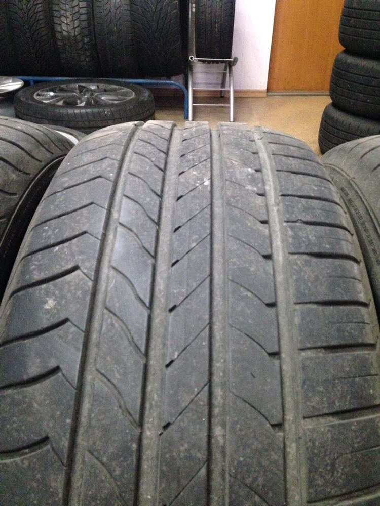 Продам комплект летних шин 235/55R17