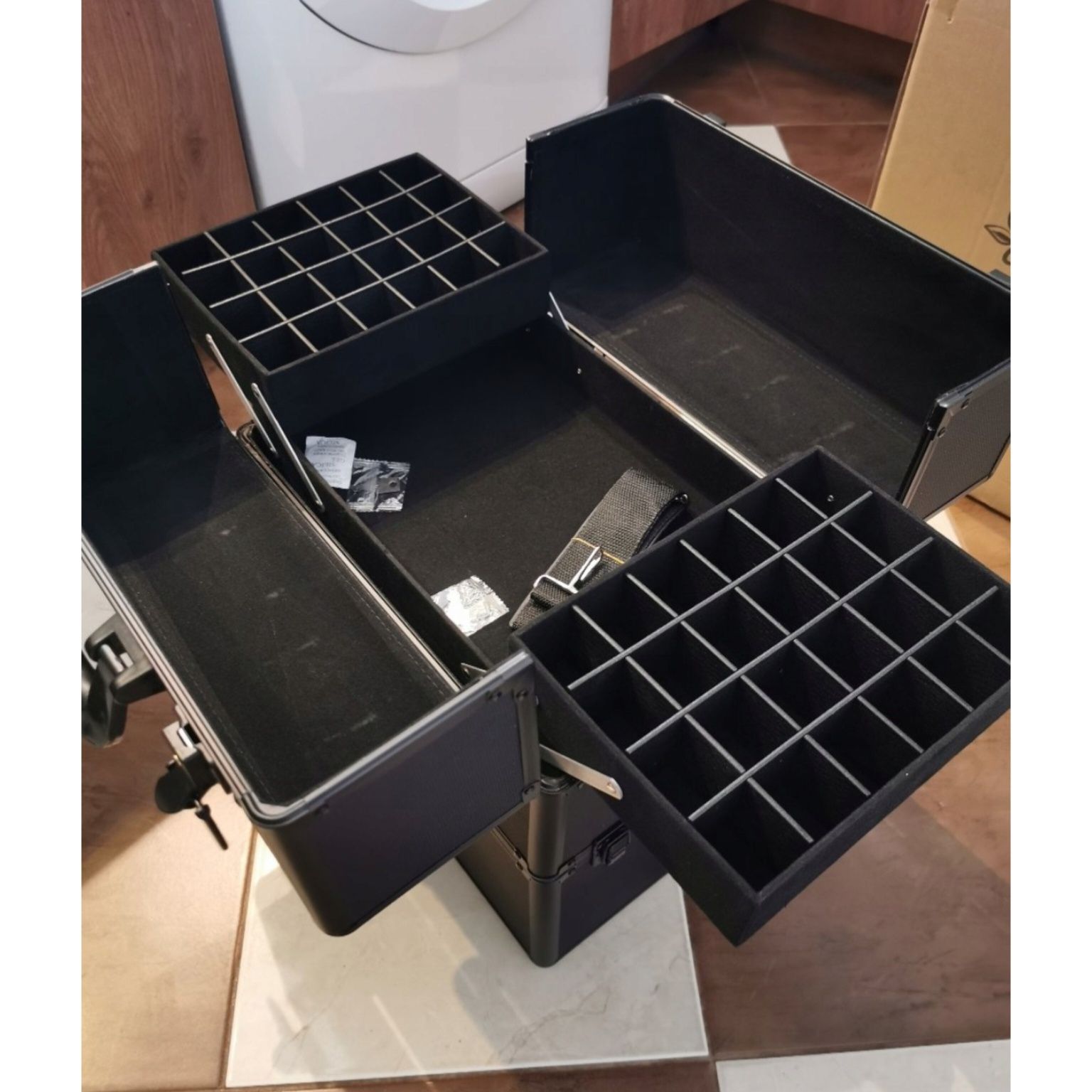 Kuferek kosmetyczny kufer na lakiery XXL duży elegancki czarny