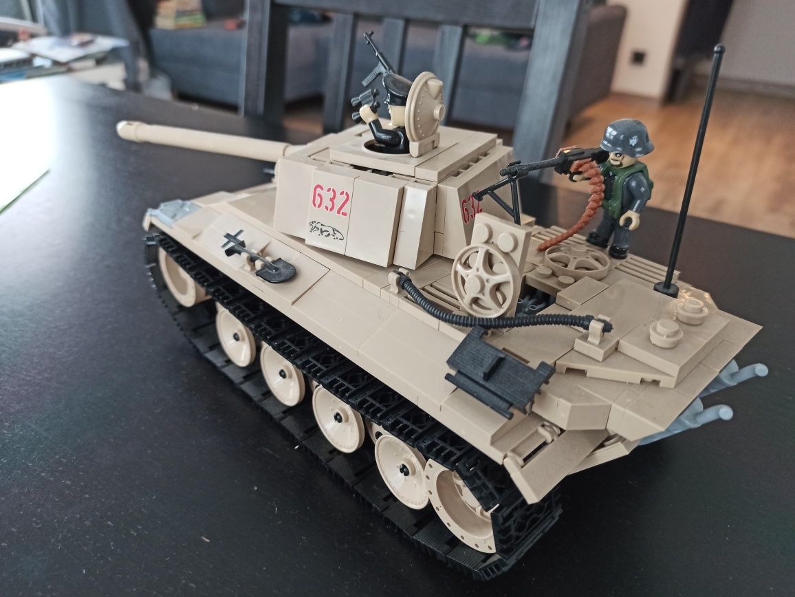 Czołg Cobi Panther tank nr 2447