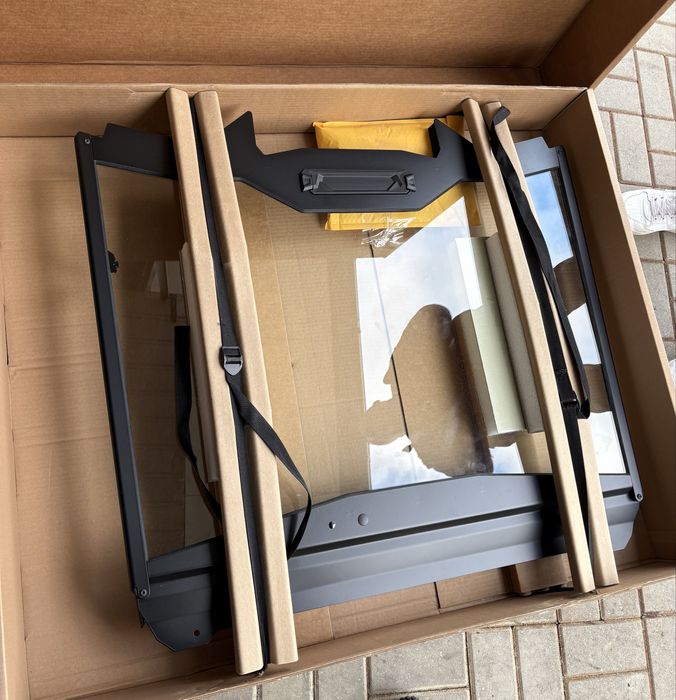 Szyba przednia szklana do Polaris RZR wraz z wycieraczka