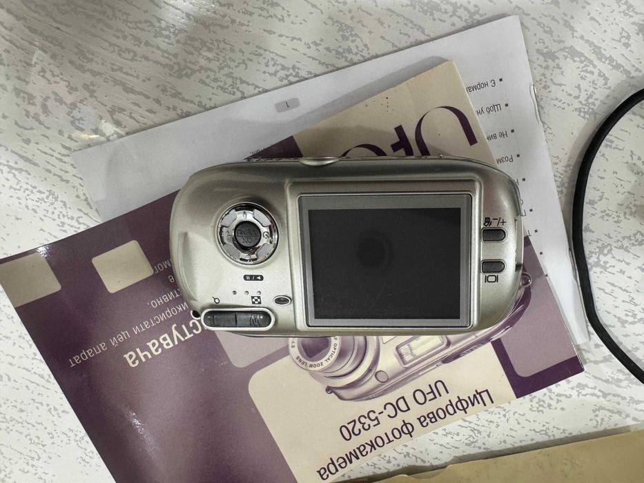 Цифрова камера UFO DC-5320   Аудіо-відео кабель Чехол