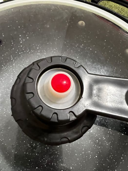 Вакуумна сковорідка supretto wok з кришкою