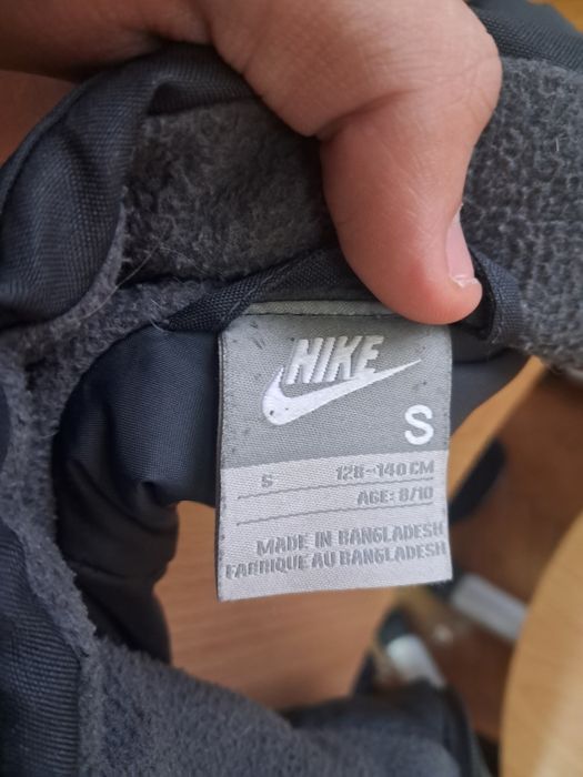 Продаю Вітровку Nike