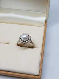 Złoty pierścionek z perłą i brylantami złoto białe 585 Rozmiar 22