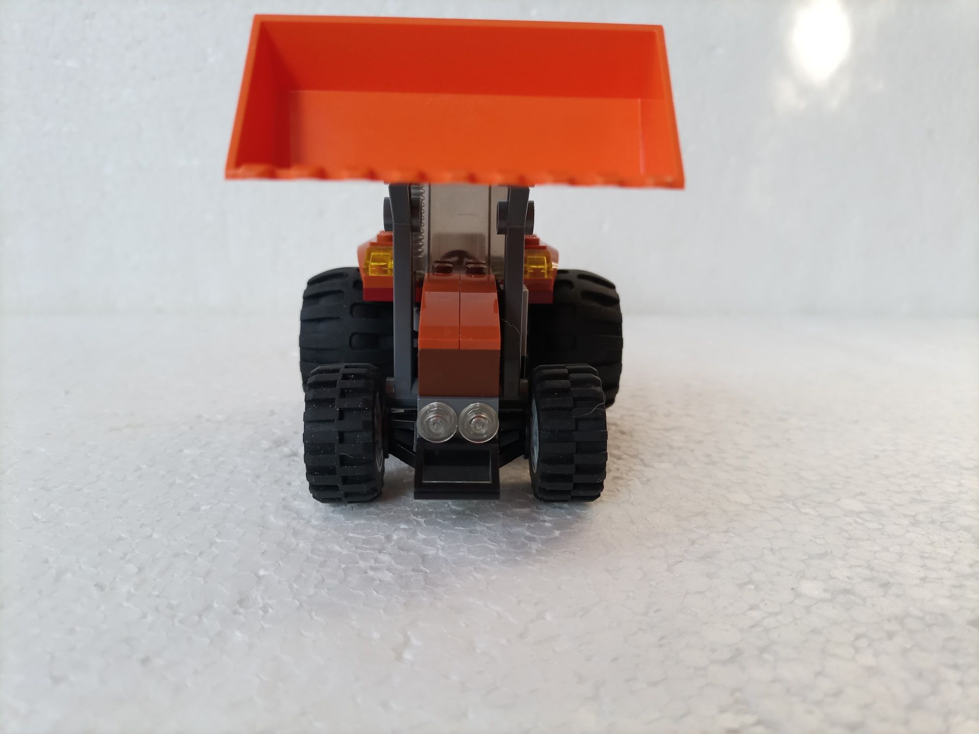Klocki LEGO traktor farma