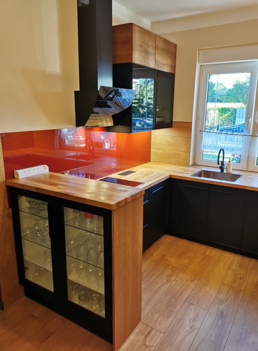 Skręcanie mebli, kuchnie ,montaż paneli, stolarka, tarasy